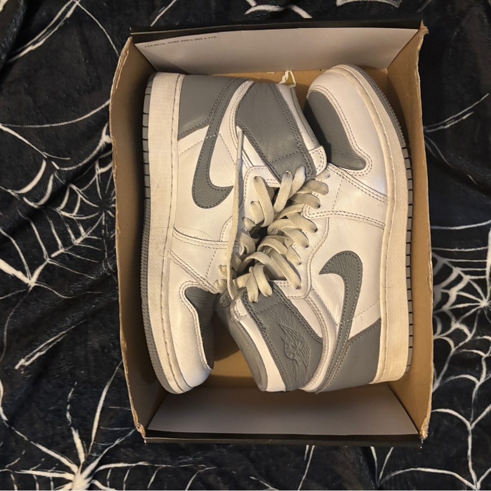 Jordan Kids Sneakers in Gray and White